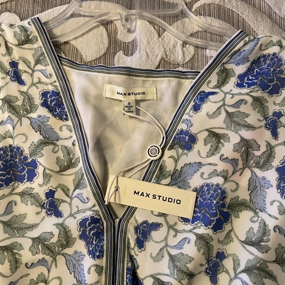 Women's MAX STUDIO Stretch White Blue Floral Smocked Waist Dress Size Small, NWT - Picture 7 of 10